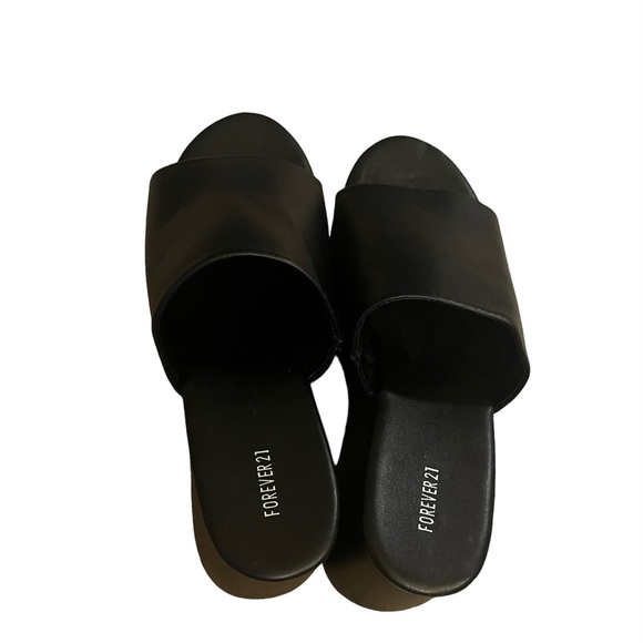 A pair of faux leather sandals Black forever21 - Picture 3 of 4